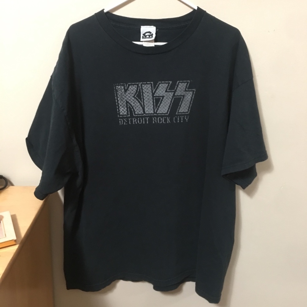 Oversized vintage KISS shirt